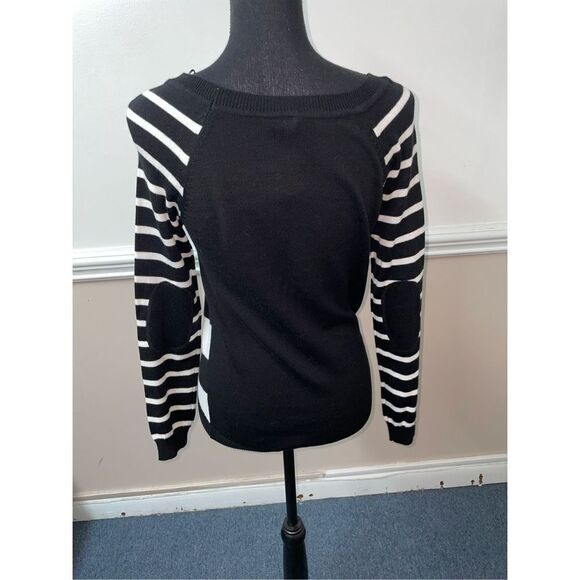 NWT Red Camel Atlas Ivory and Black Table Sweater Size Small - Picture 3 of 7